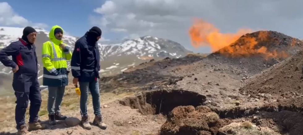 DOĞALGAZ BORU HATTINDA YANGIN ÇIKTI