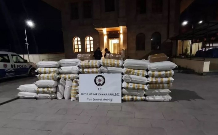 KOYULHİSAR'DA KAÇAK TÜTÜN OPERASYONU