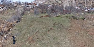 CEVİZLİ MAHALLESİNDE KORKUTAN HEYELAN